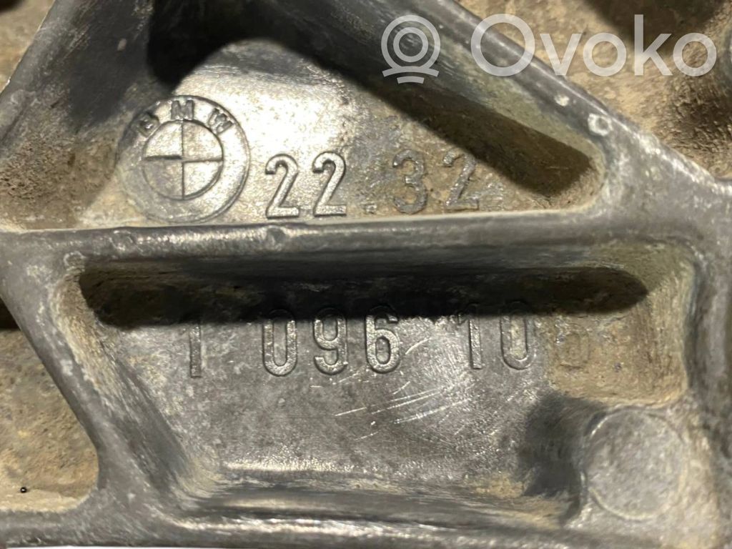 Pārnesumkārbas stiprinājuma kronšteins