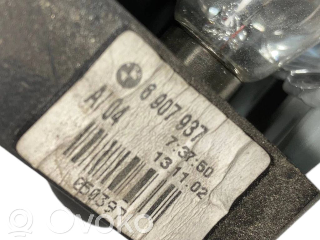 Aizmugurējais lukturis pārsegā