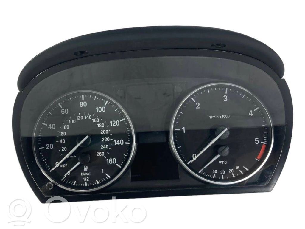 Speedometer (in the instrument panel)