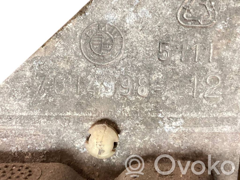 Priekšpusē bampera sija / balka