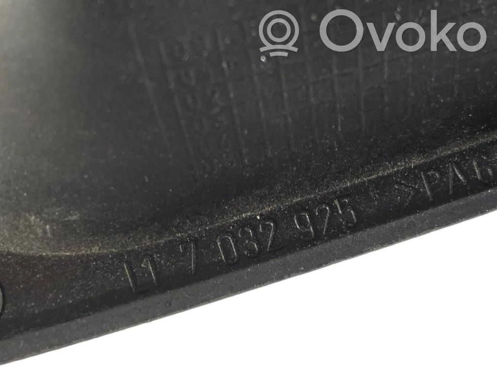 Internal opening handle