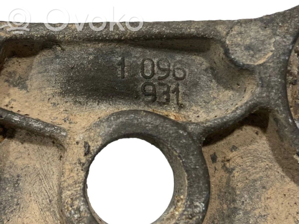 Pārnesumkārbas stiprinājuma kronšteins