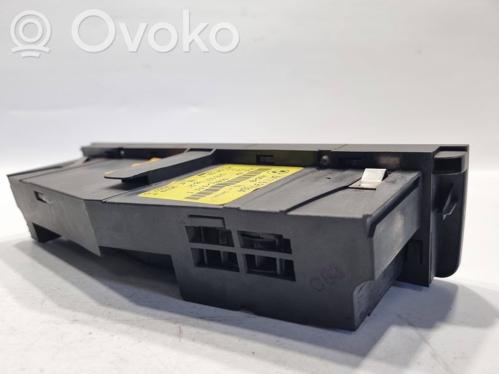 Gaisa kondicioniera / klimata kontroles / salona apsildes vadības bloks (salonā)