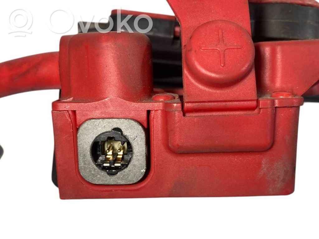 Positive wire connection assembly