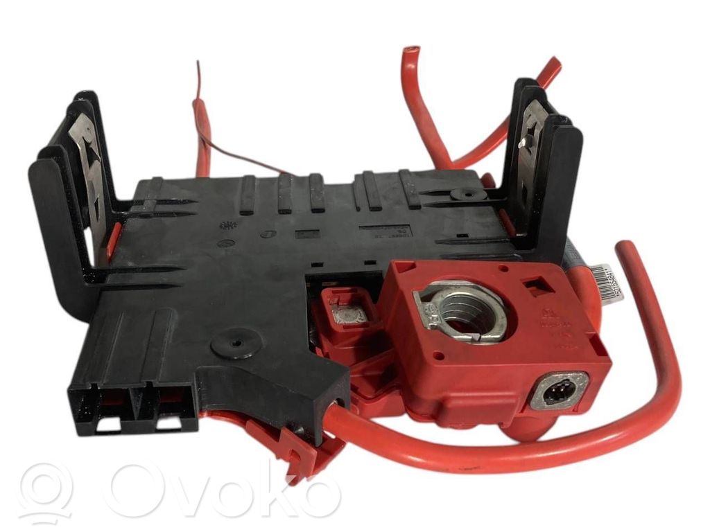 Positive wire connection assembly