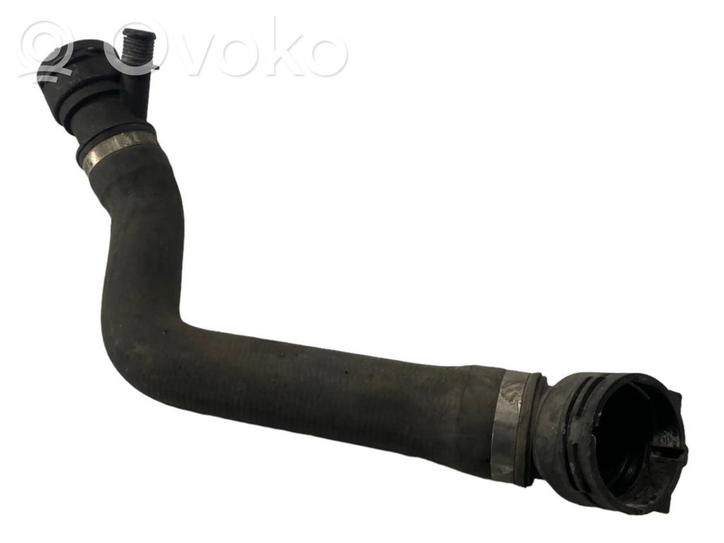 Caurulīte (-es) / šļūtene (-es)