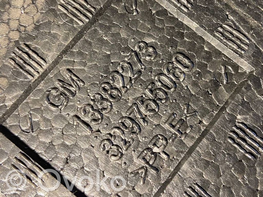 Rezerves riteņa nodalījuma dekoratīvā apdare