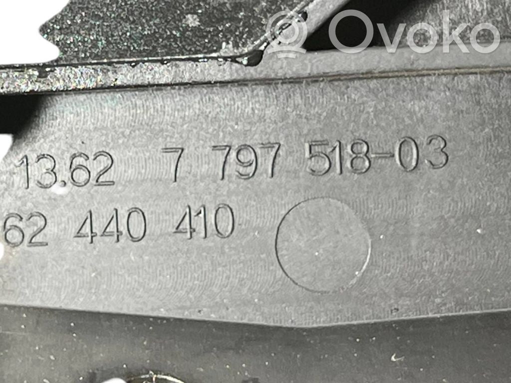 Cita veida dzinēja nodalījuma detaļa