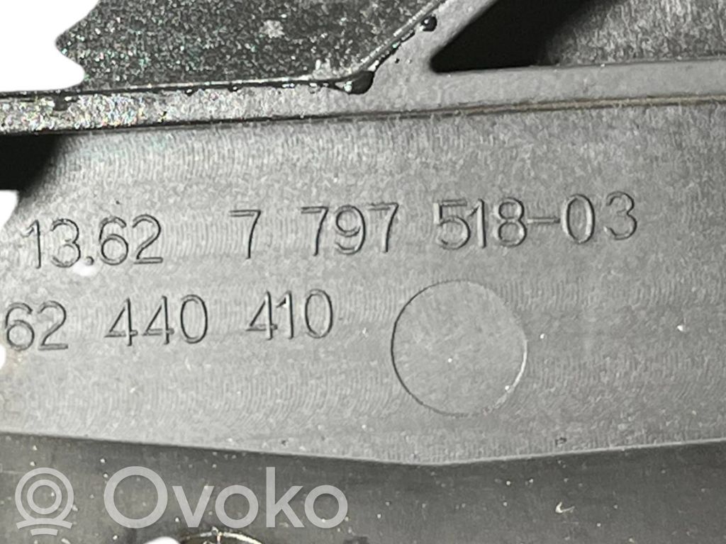 Cita veida dzinēja nodalījuma detaļa