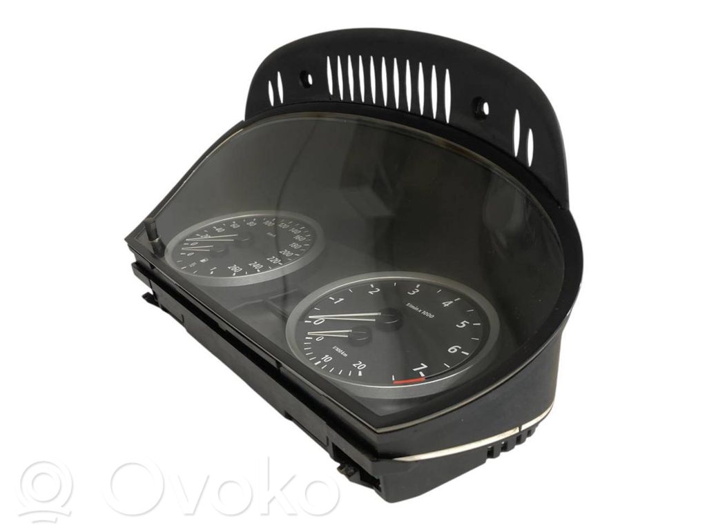 Speedometer (in the instrument panel)