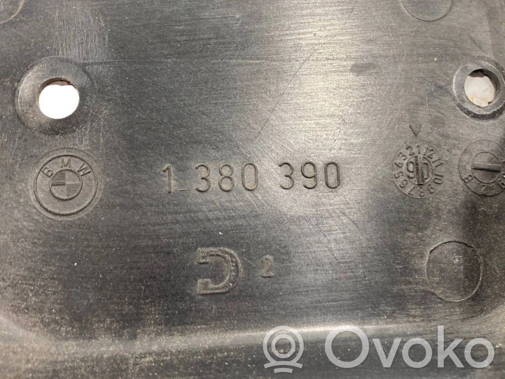 Cita veida dzinēja nodalījuma detaļa