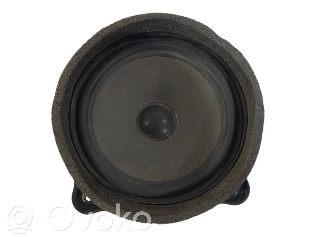 Speaker(s) in front door