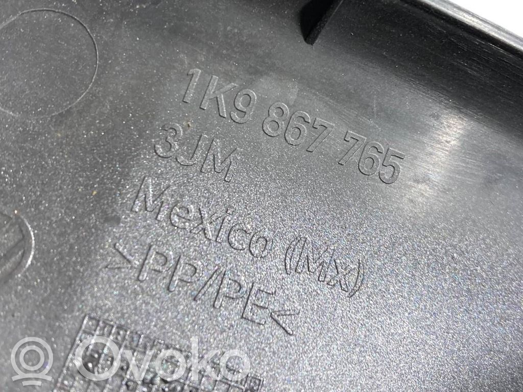 Sānu dekoratīvā apdare pie aizmugurējā sēdekļa (augšdaļa)