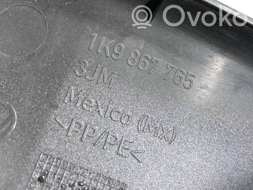 Sānu dekoratīvā apdare pie aizmugurējā sēdekļa (augšdaļa)