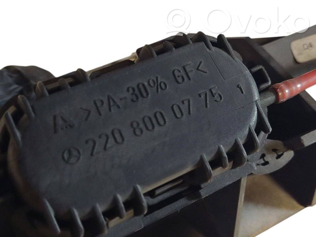 Aizvēršanas rokturis (aizmugurējā pārsega)