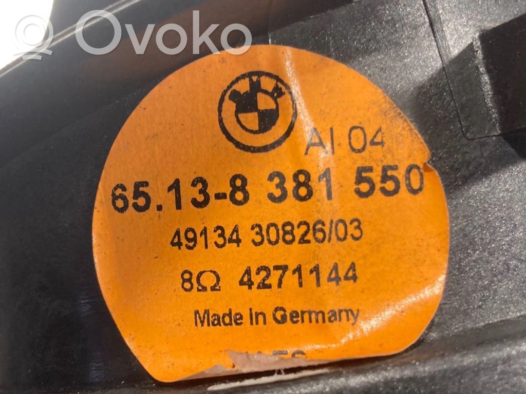 Skaļrunis (-i) priekšējās durvīs