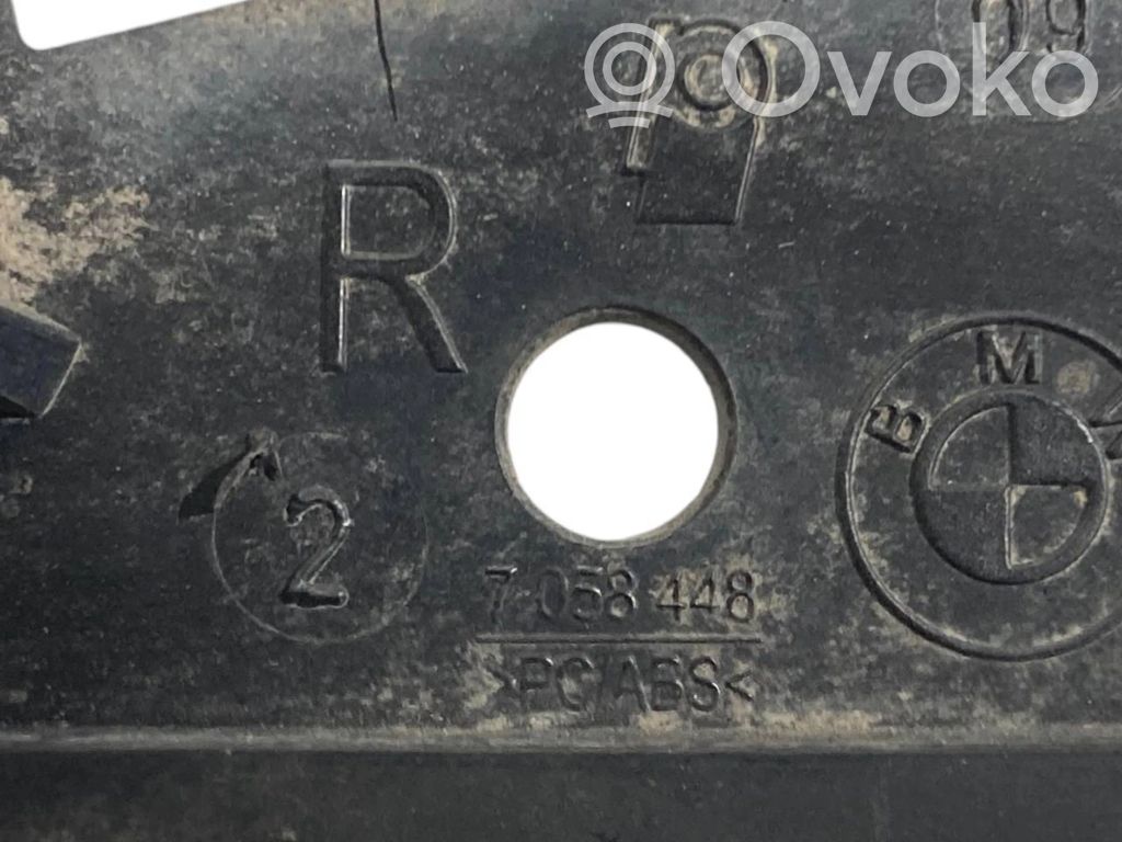 Держатель переднего бампера