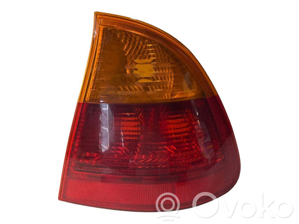 Aizmugurējais lukturis virsbūvē