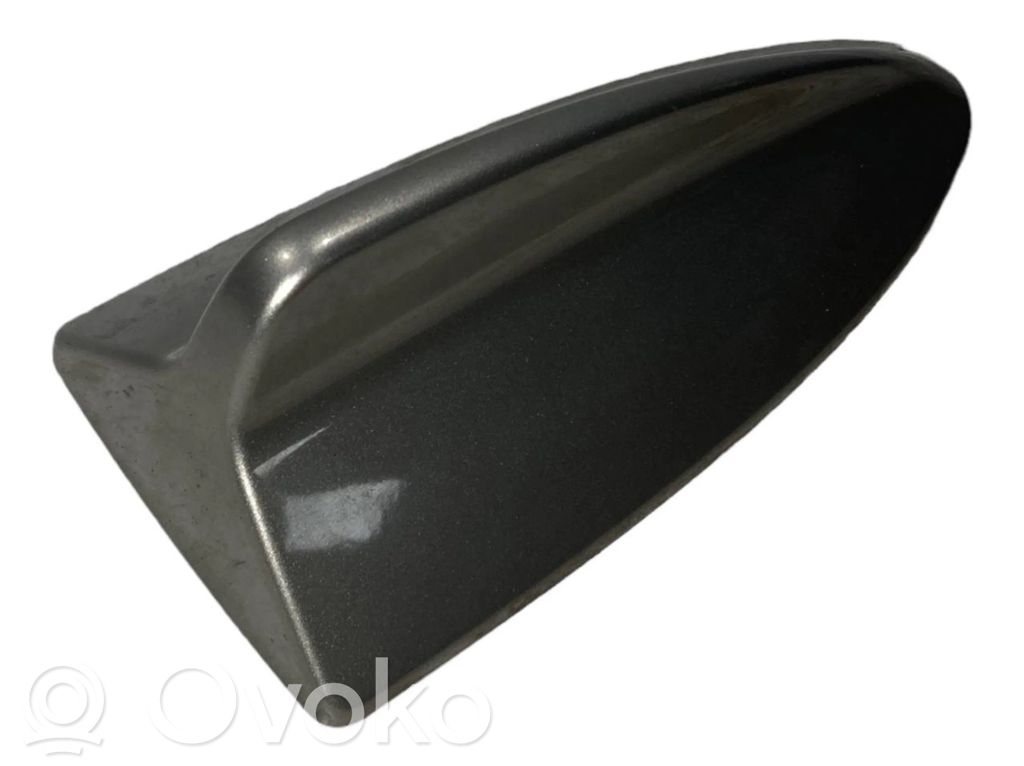 Roof (GPS) antenna cover