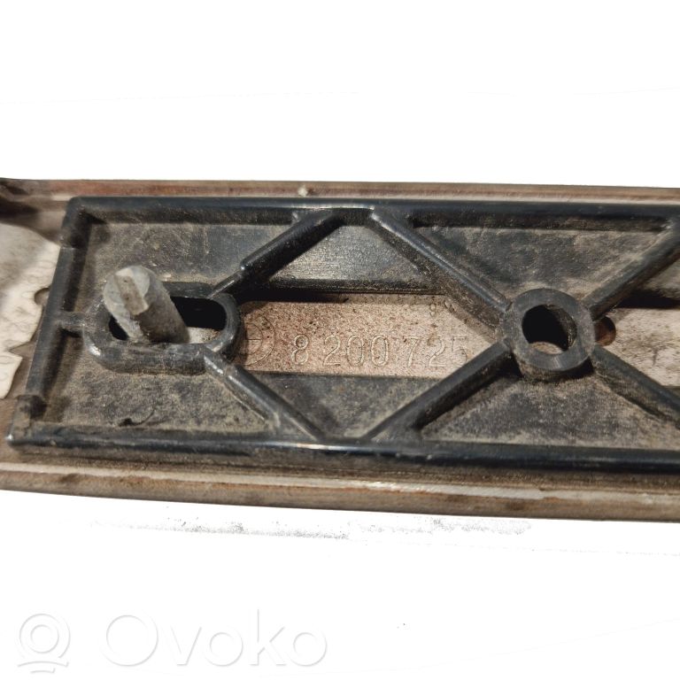 Cita veida priekšpusē durvju dekoratīvās apdares detaļa