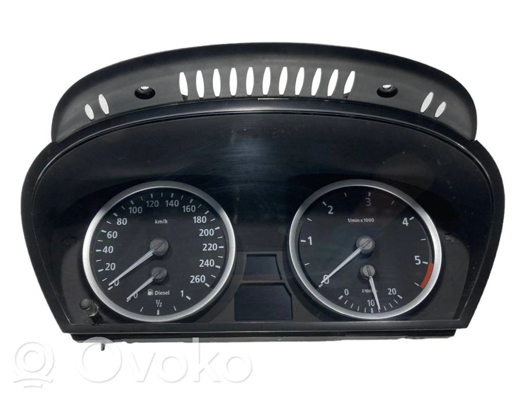 Speedometer (in the instrument panel)