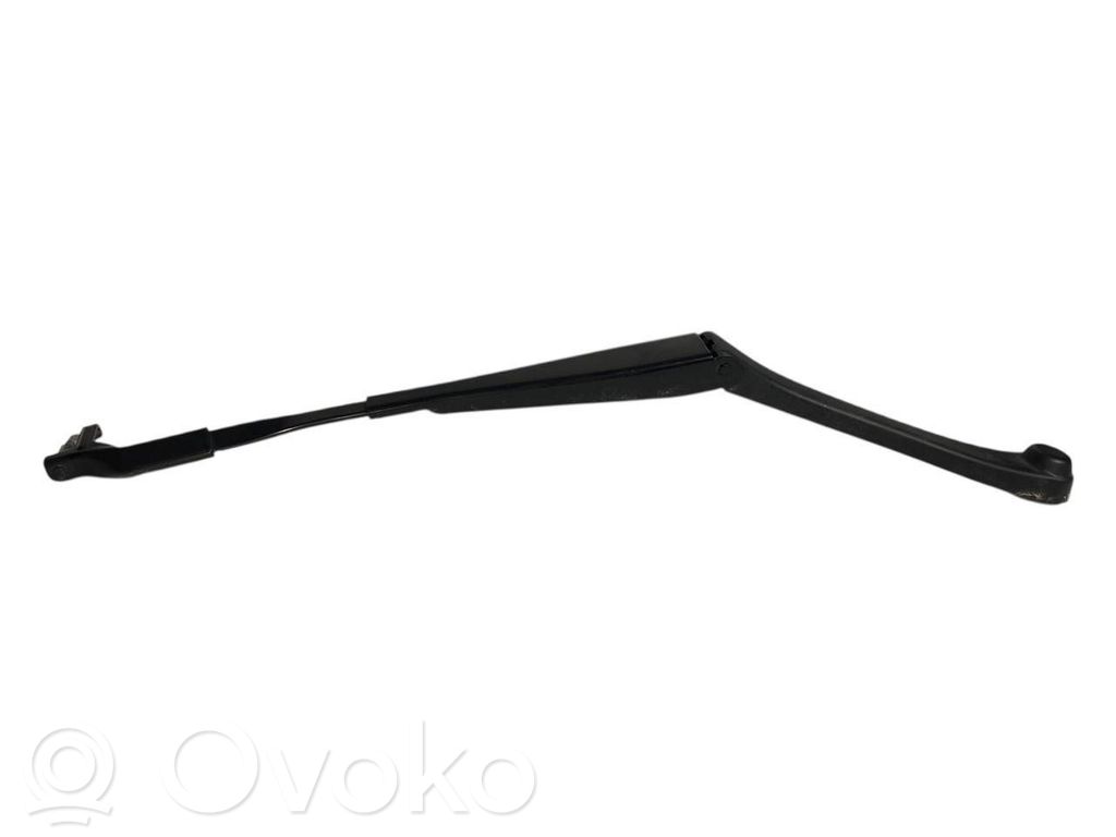 Priekšējā loga tīrītāja kājiņa