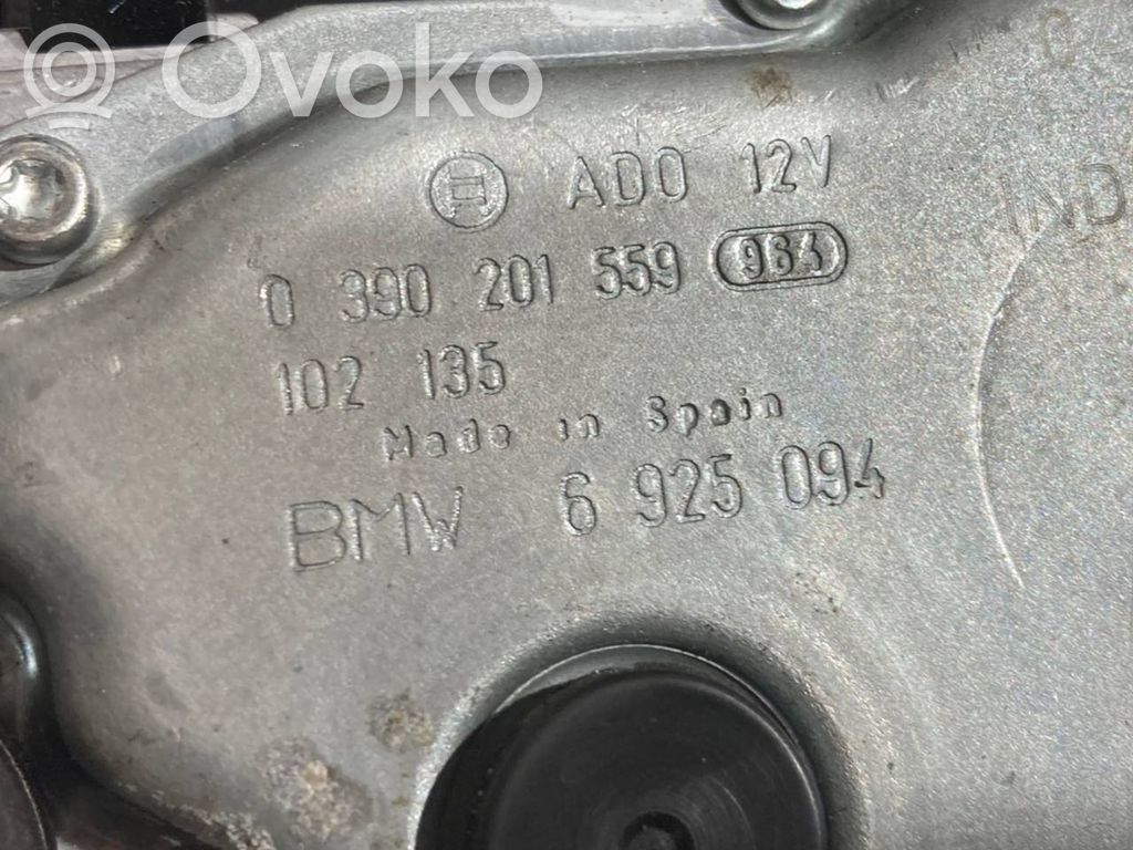 Aizmugurējā loga tīrītāja motoriņš