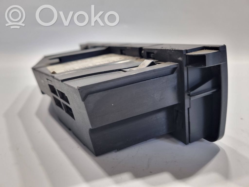Gaisa kondicioniera / klimata kontroles / salona apsildes vadības bloks (salonā)