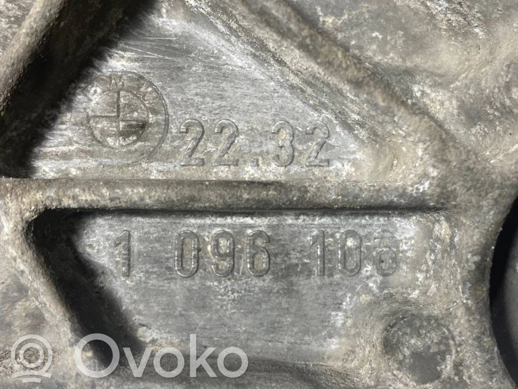 Pārnesumkārbas stiprinājuma kronšteins