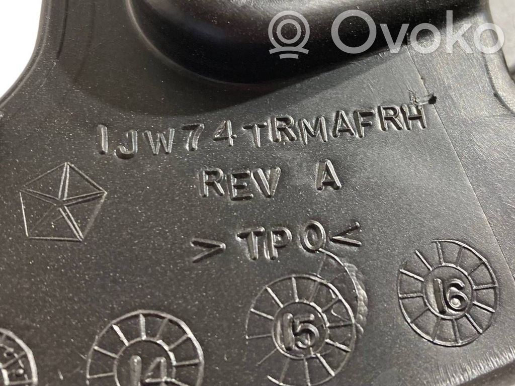 Priekšpusē durvju stikla apdare