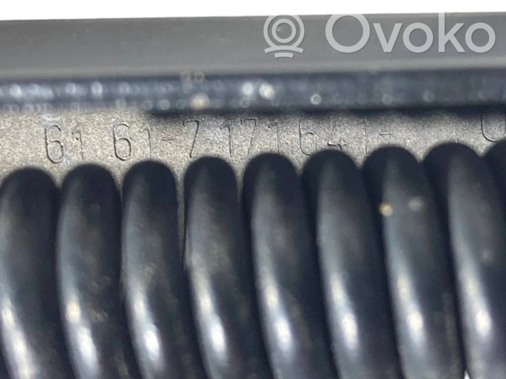 Windshield wiper arm