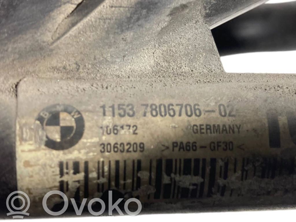 Caurulīte (-es) / šļūtene (-es)