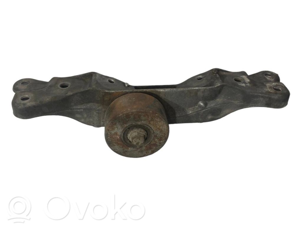 Transmission mounting bracket
