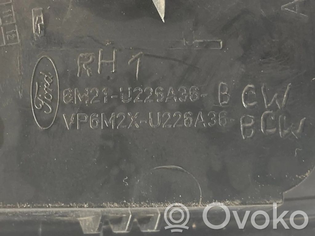 Priekšpusē durvju roktura vāciņš