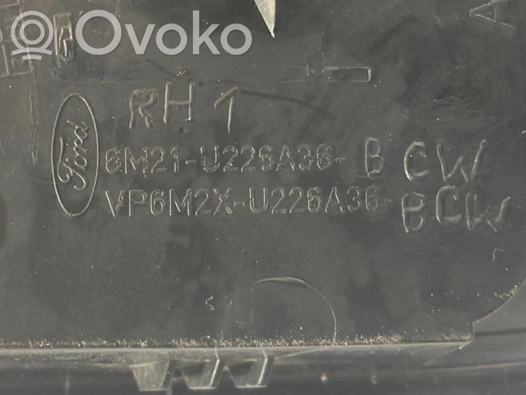 Priekšpusē durvju roktura vāciņš