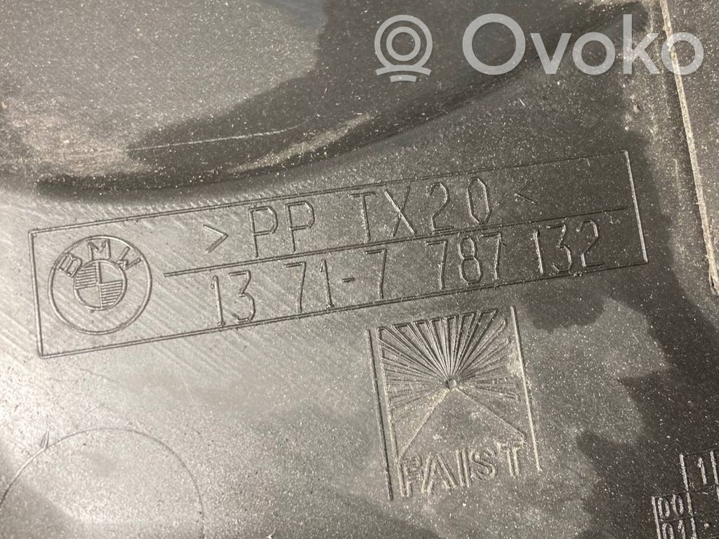 Dzinēja pārsegs (dekoratīva apdare)