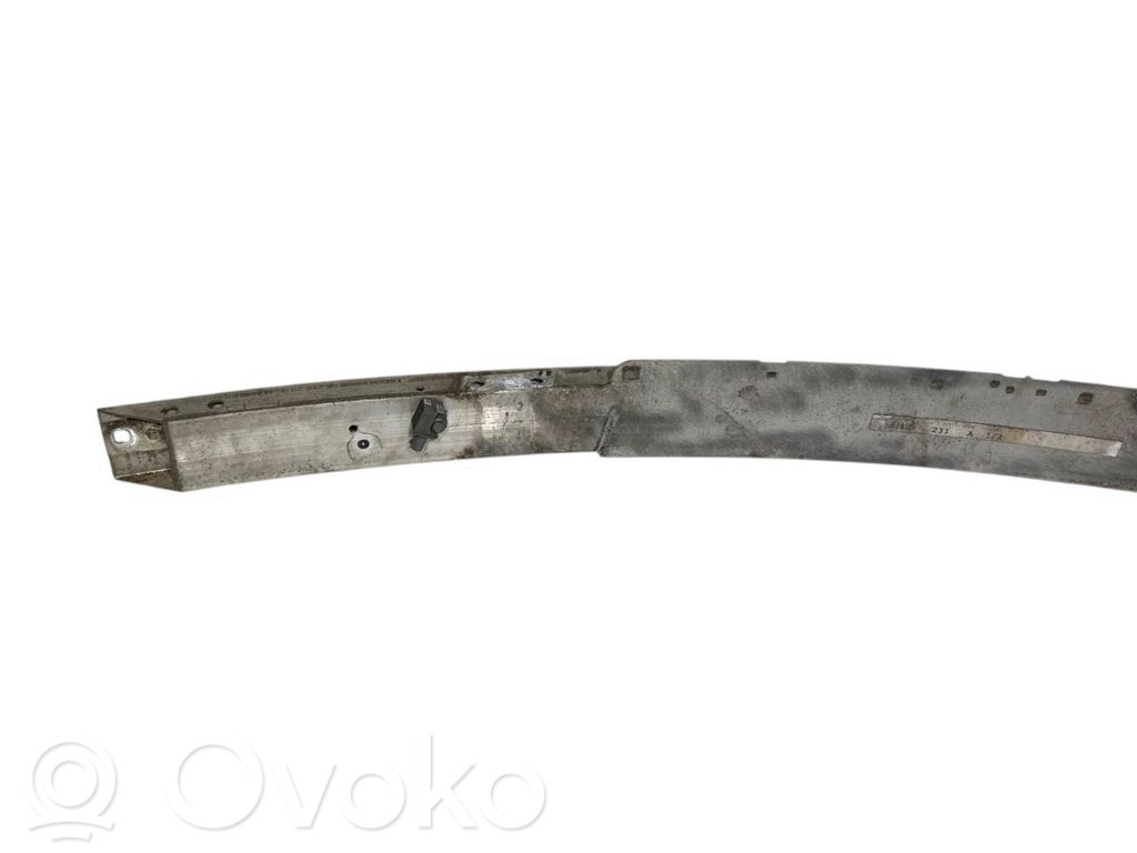 Priekšpusē bampera sija / balka
