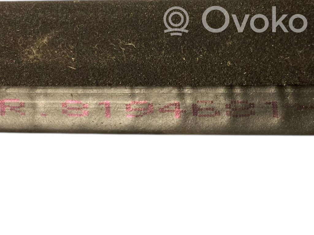 Priekšpusē apdares gumija (virsbūvē)