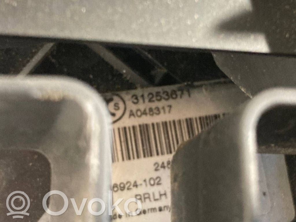 Aizmugurē slēdzene