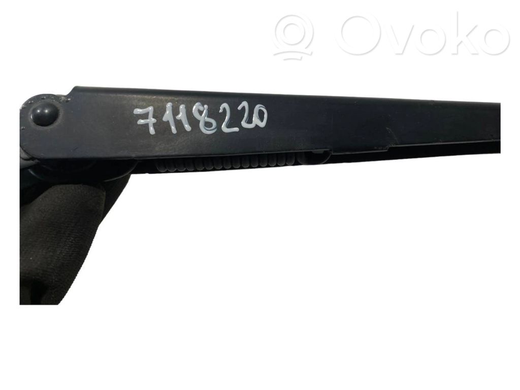 Windshield wiper arm