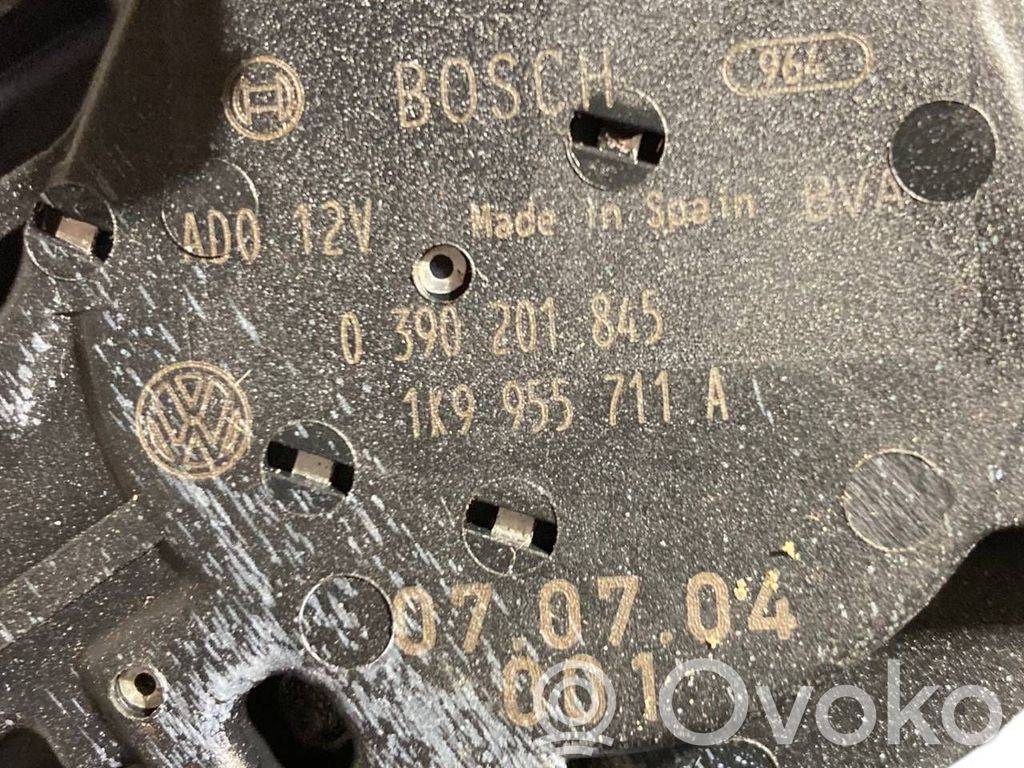 Aizmugurējā loga tīrītāja motoriņš