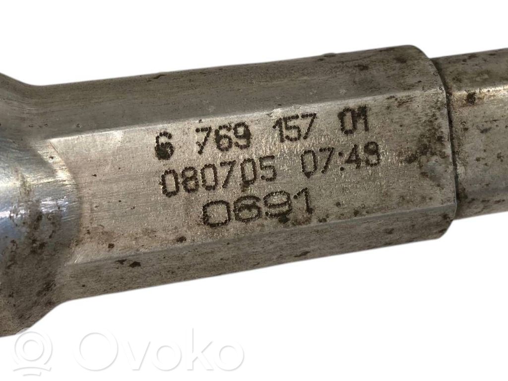 Steering wheel axle cross-joint