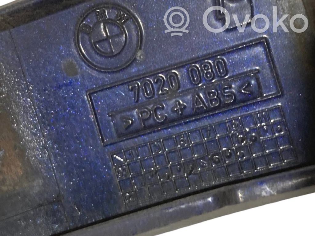 Aizmugurējā luktura dekoratīvā apdare