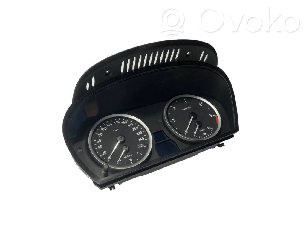 Speedometer (in the instrument panel)