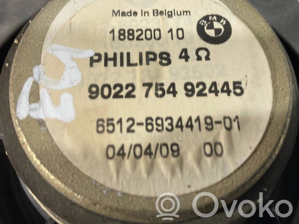 Skaļrunis (-i) pakaļējās durvīs