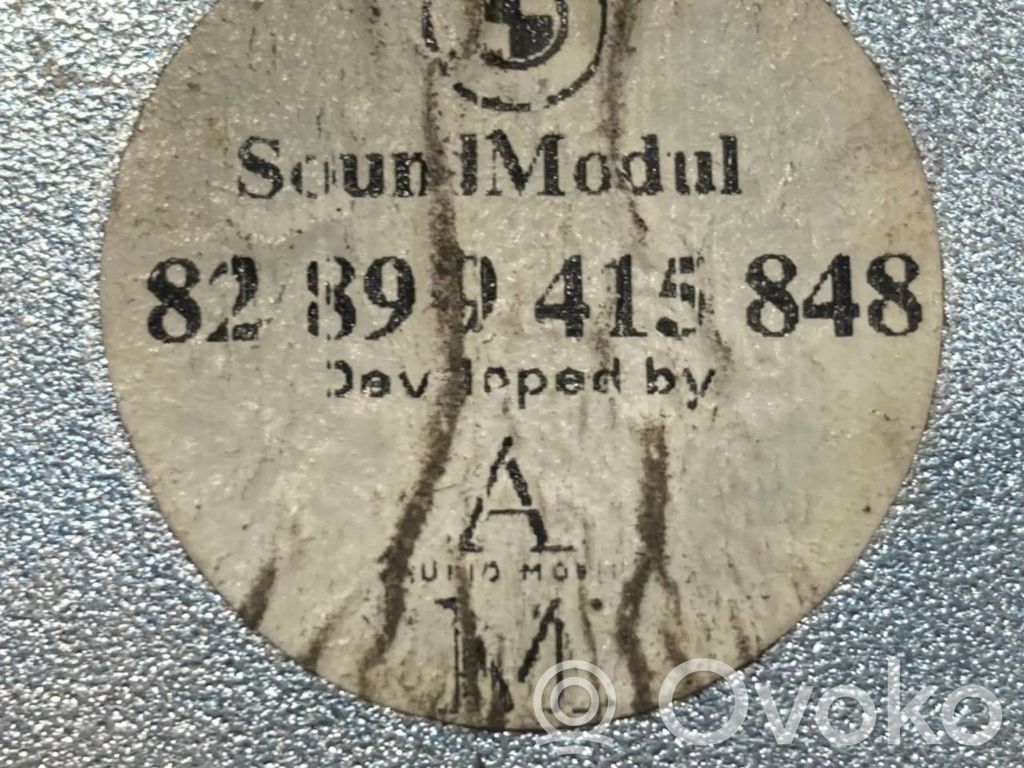 Speaker(s) in front door