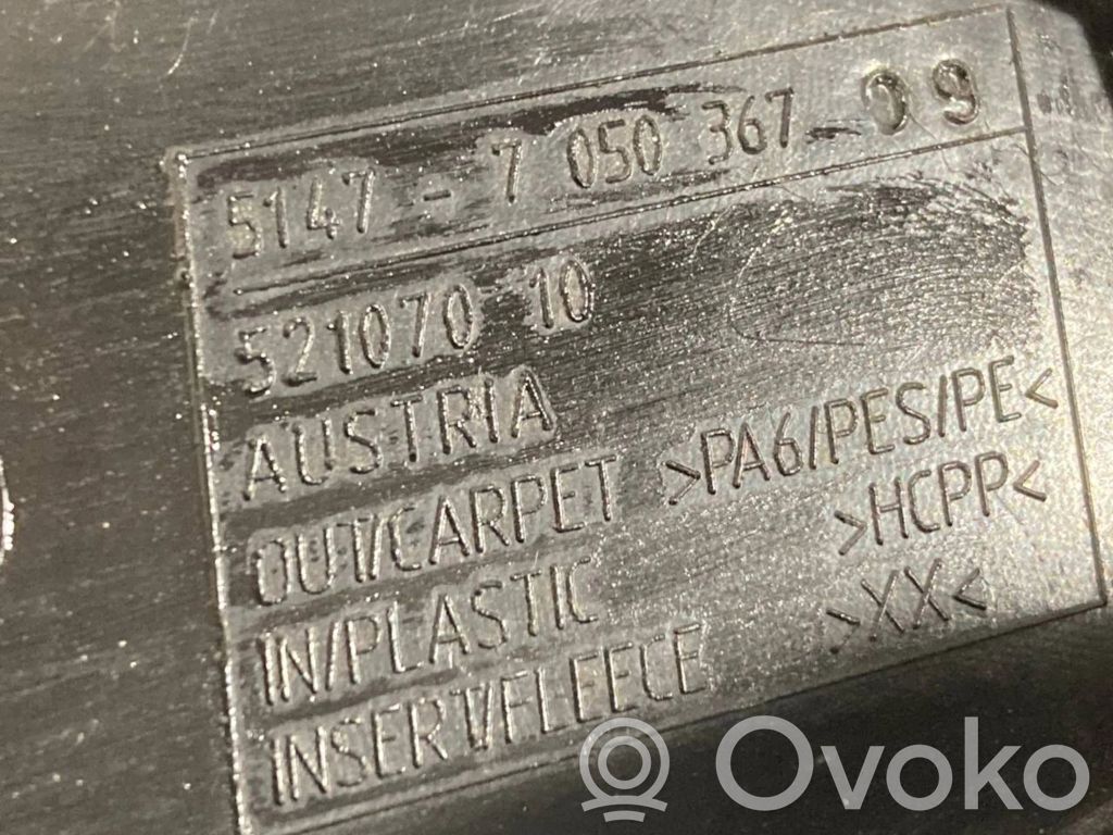 Side decorative trim panel