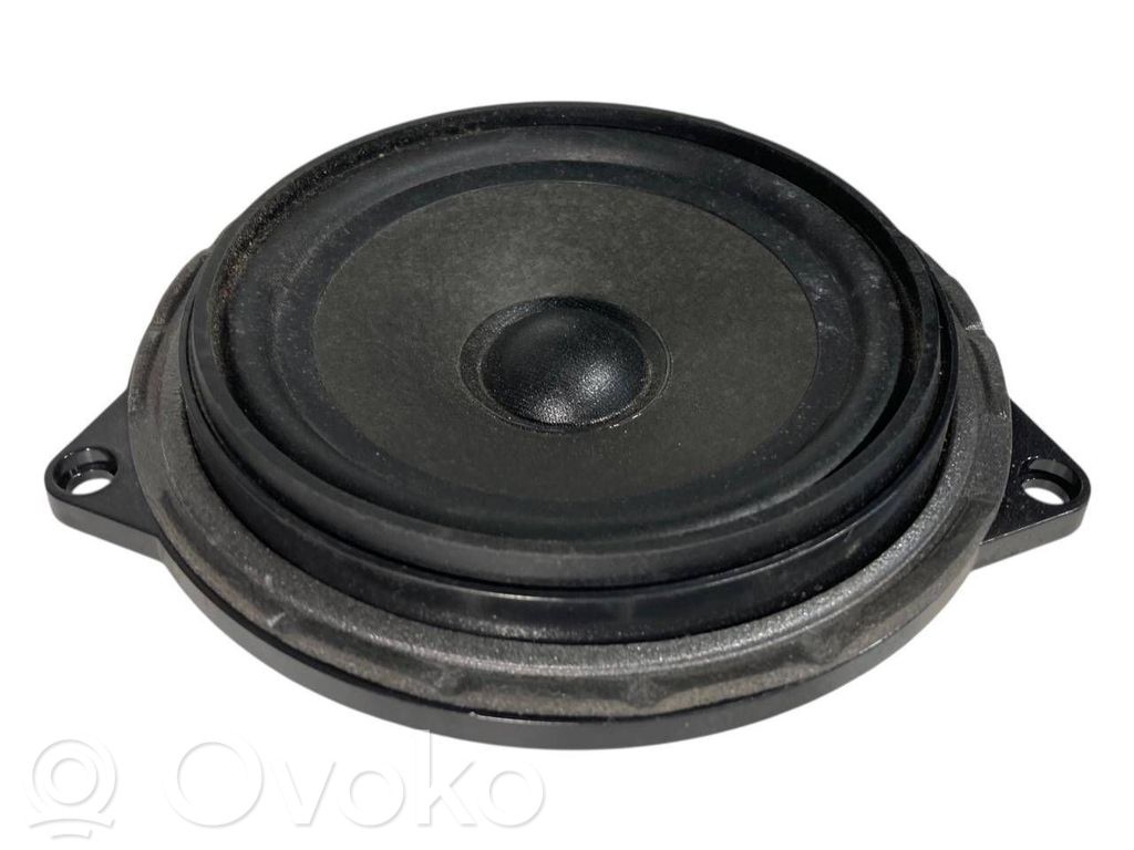 Skaļrunis (-i) pakaļējās durvīs