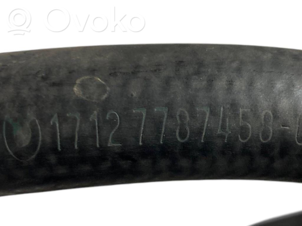 Caurulīte (-es) / šļūtene (-es)