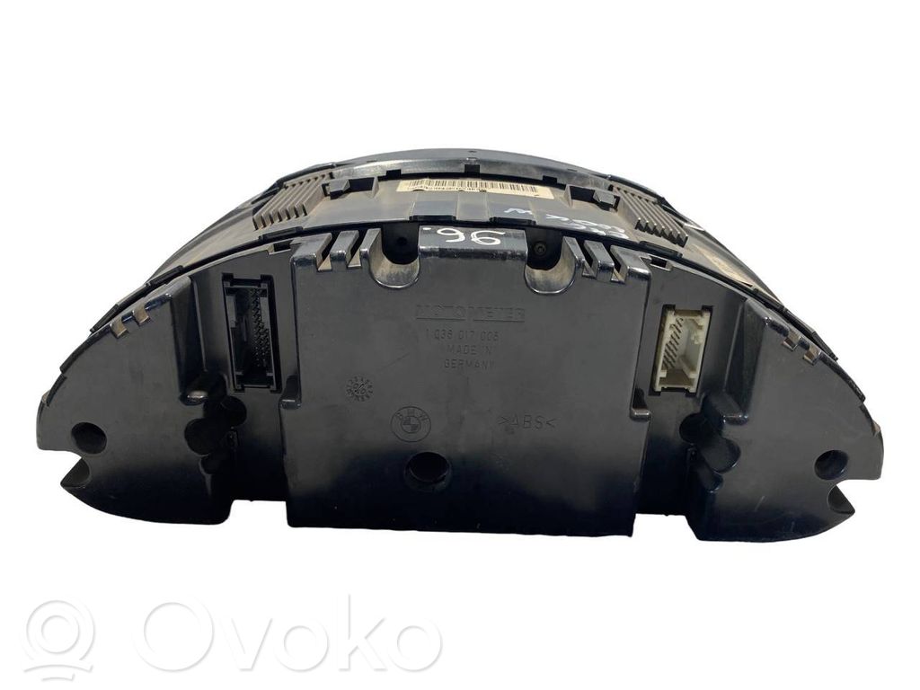Speedometer (in the instrument panel)